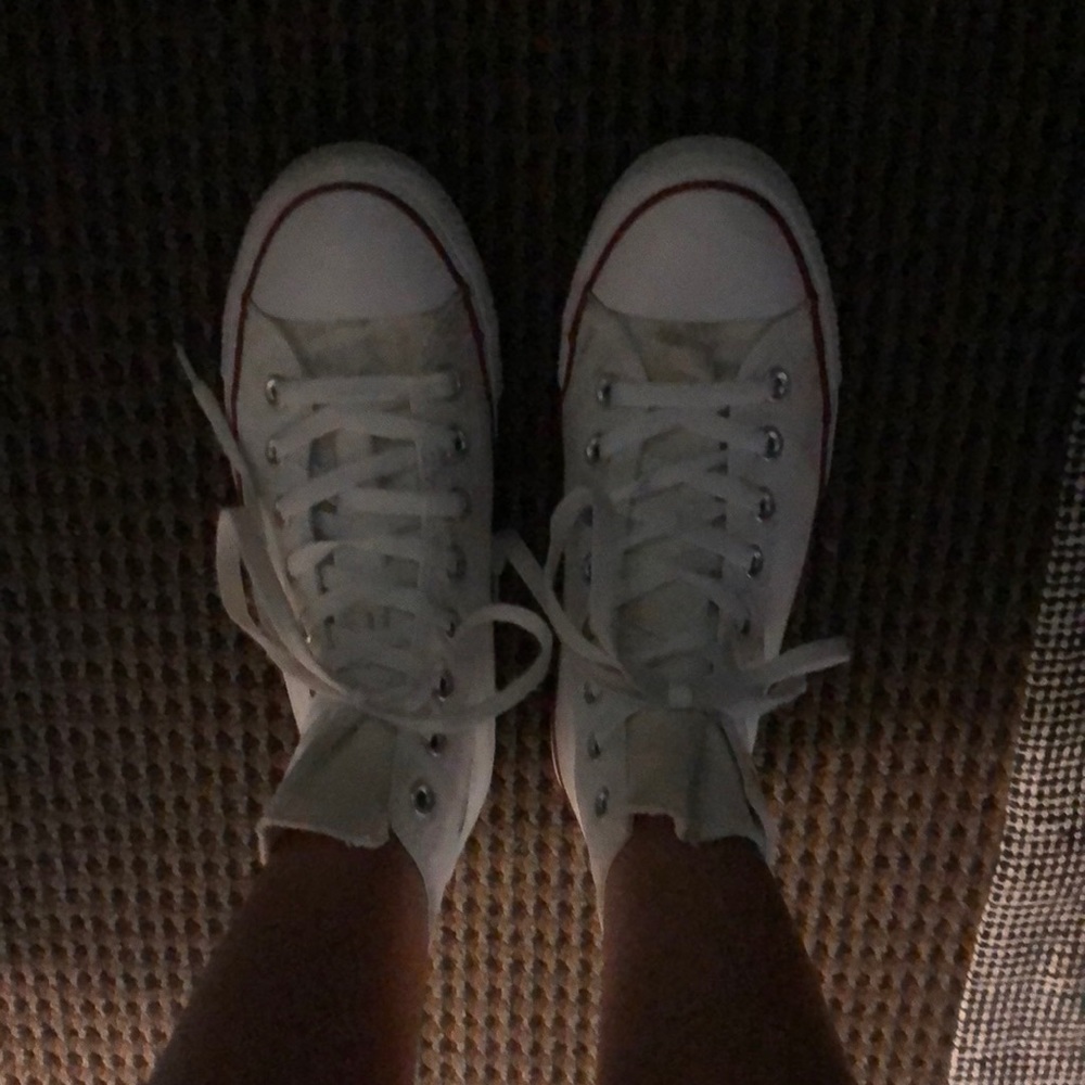 White converse shoes, size 9!!!